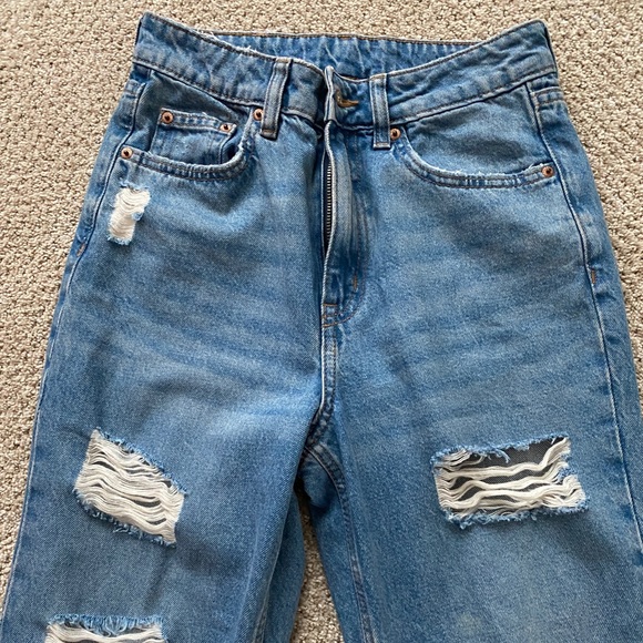 H&M high waisted mon ripped jean - Picture 4 of 4
